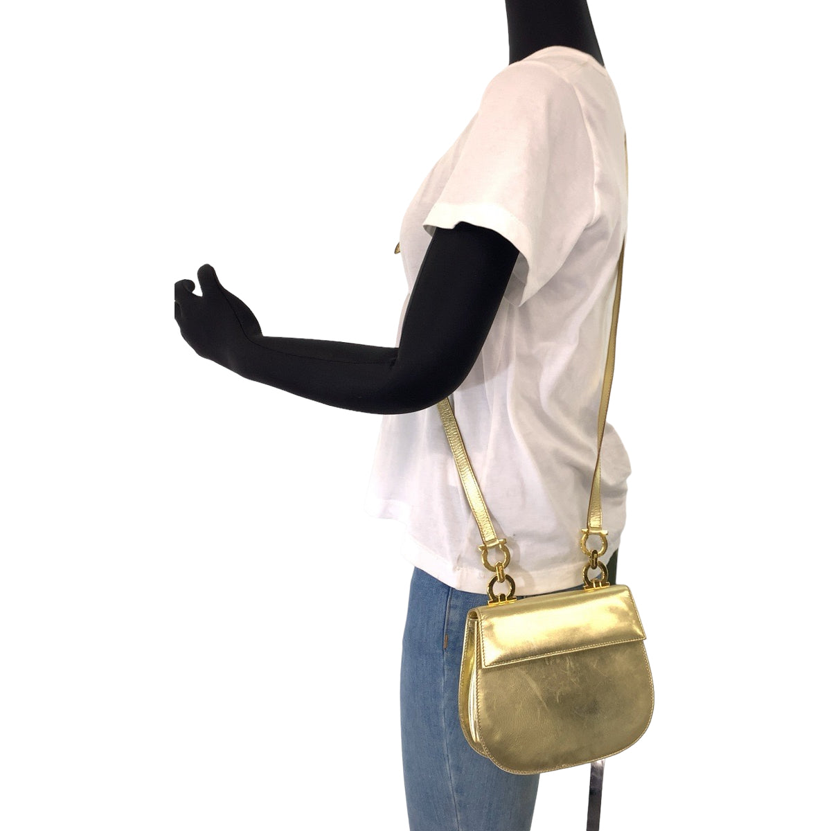 10479
 Salvatore Ferragamo Vintage Gancini Gold Gold Hardware Leather/Metallic Leather P213151 Shoulder Bag Crossbody Pochette Women's