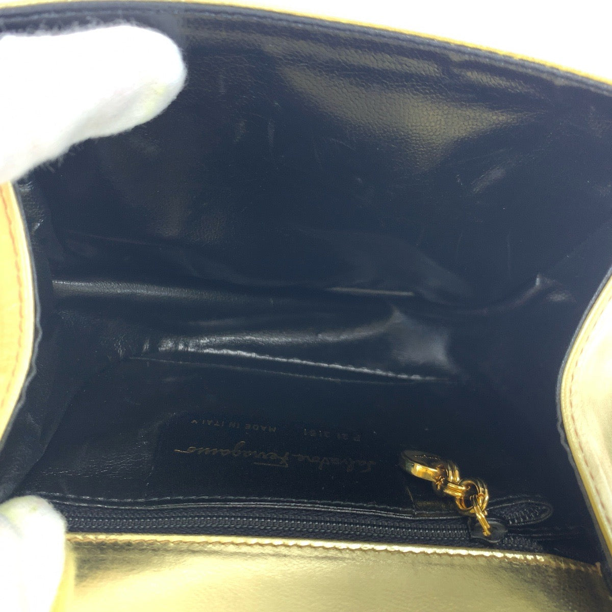 10479
 Salvatore Ferragamo Vintage Gancini Gold Gold Hardware Leather/Metallic Leather P213151 Shoulder Bag Crossbody Pochette Women's