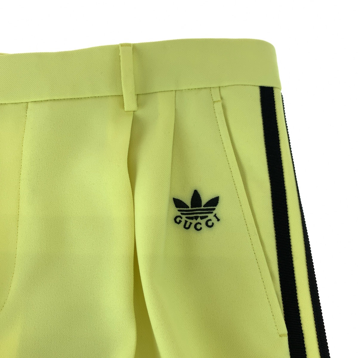 H-00635
GUCCI グッチ adidas×GUCCI ZALDA ロゴ刺繍 サイズ50 イエロー 黄 ブラック 黒 コットン 722512 ショートパンツ ハーフパンツ  メンズ