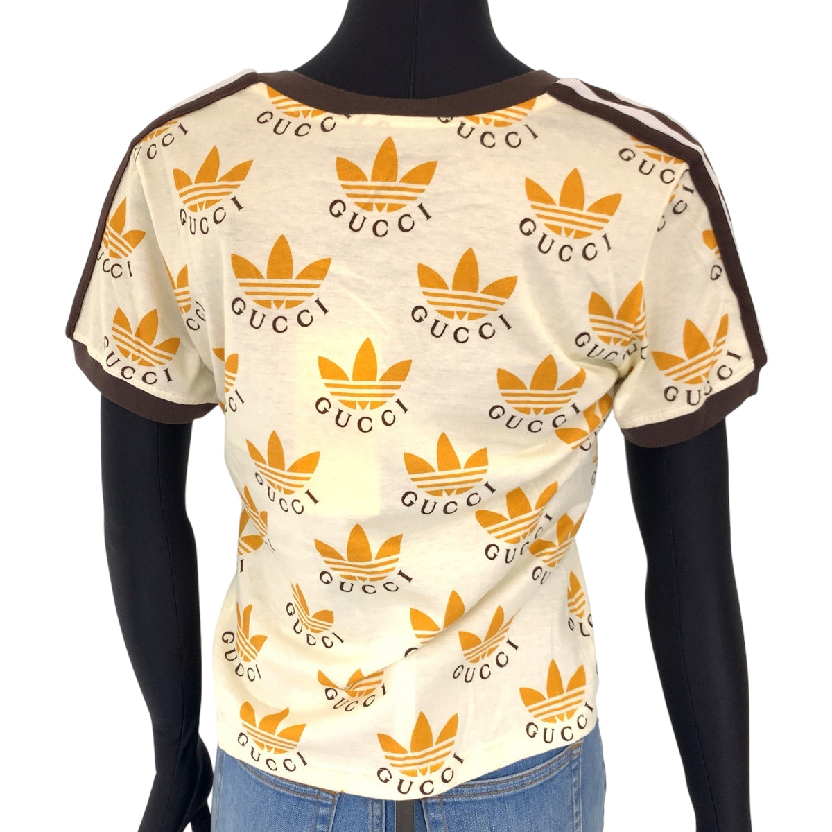 10483
GUCCI グッチ adidas×GUCCI ロゴ サイズXS クリーム オレンジ ブラック 黒 コットン 693539 半袖Tシャツ Vネック 短丈  レディース