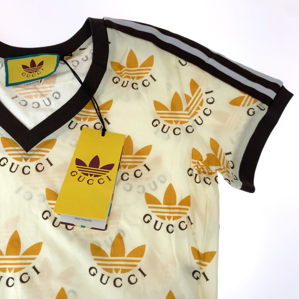 10483
GUCCI グッチ adidas×GUCCI ロゴ サイズXS クリーム オレンジ ブラック 黒 コットン 693539 半袖Tシャツ Vネック 短丈  レディース