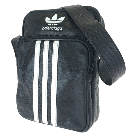 H-00640
BALENCIAGA バレンシアガ adidas×BALENCIAGA スリーライン ロゴ ヴィンテージ加工 ブラック 黒 ホワイト 白 レザー 721850 ショルダーバッグ 斜め掛け 男女兼用  メンズ