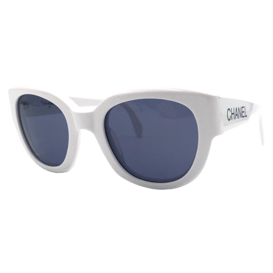 10497
 CHANEL Vintage Side Logo White Plastic 05247 10601 Sunglasses Wellington Women's