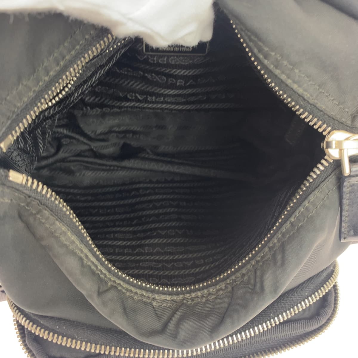 10524
PRADA プラダ テスート 三角ロゴプレート ブラック シルバー金具 ポリエステル / レザー 斜め掛け ショルダーバッグ ポシェット  レディース