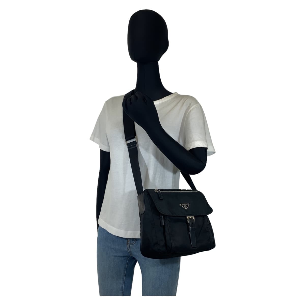 10524
PRADA プラダ テスート 三角ロゴプレート ブラック シルバー金具 ポリエステル / レザー 斜め掛け ショルダーバッグ ポシェット  レディース