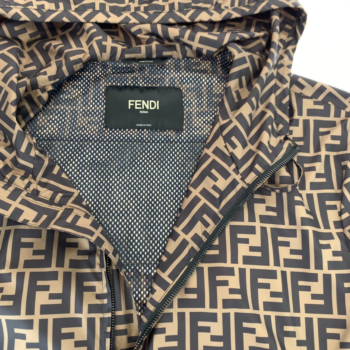 FENDI フェンディ ズッカ柄 サイズ46 ブラウン 茶 レッド 赤 ナイロン FW0832 A7FN ナイロンジャケット ブルゾン  メンズ