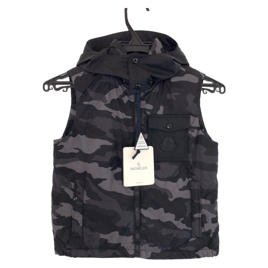 17963
MONCLER モンクレール カモフラ柄 迷彩柄 DRUM GILET サイズ130 ブラック ナイロン 5909169175 ダウンベスト フード取り外し可 キッズ S40