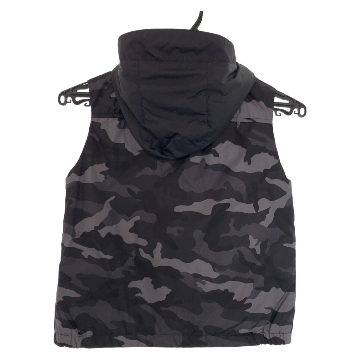17963
MONCLER モンクレール カモフラ柄 迷彩柄 DRUM GILET サイズ130 ブラック ナイロン 5909169175 ダウンベスト フード取り外し可 キッズ S40