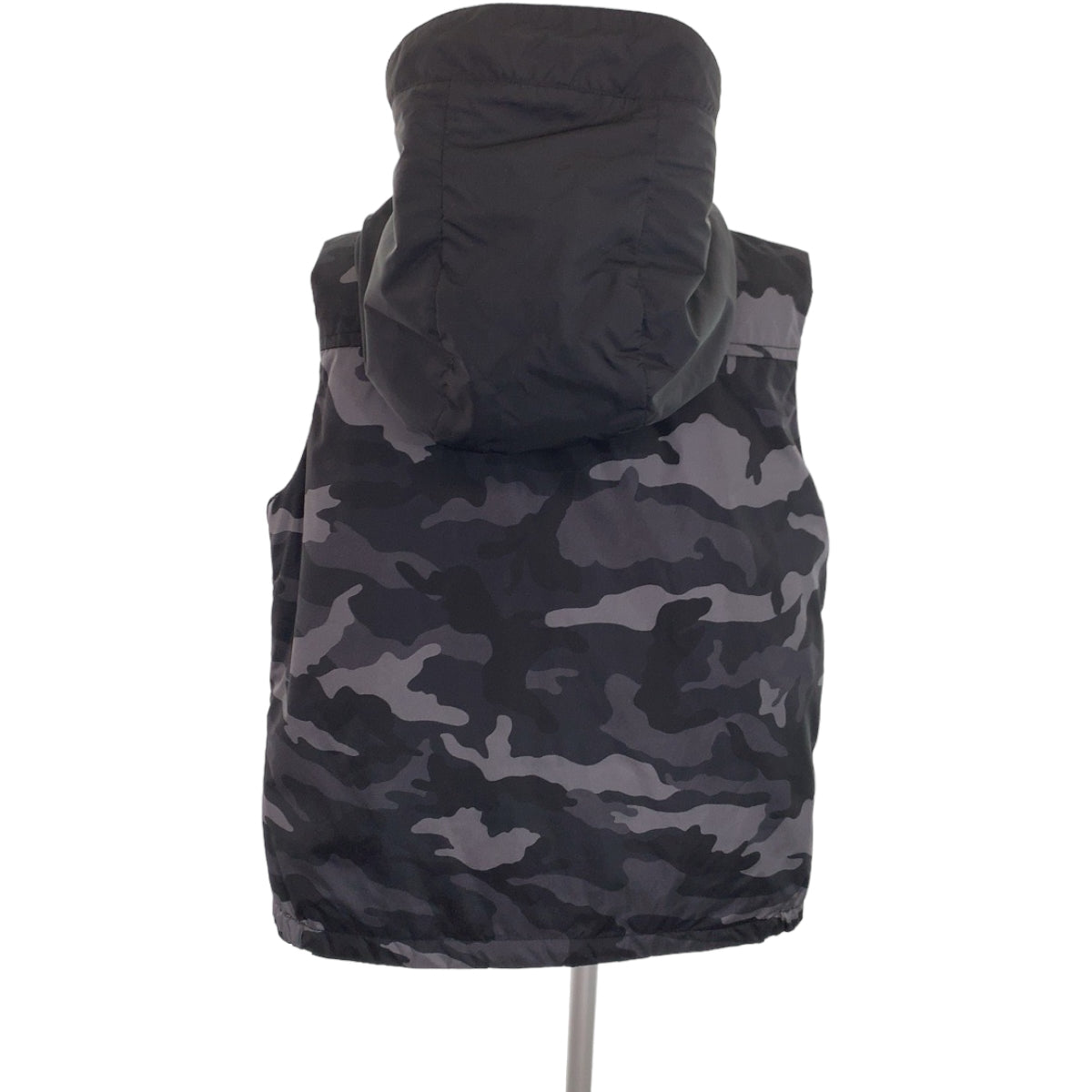 17963
MONCLER モンクレール カモフラ柄 迷彩柄 DRUM GILET サイズ130 ブラック ナイロン 5909169175 ダウンベスト フード取り外し可 キッズ S40