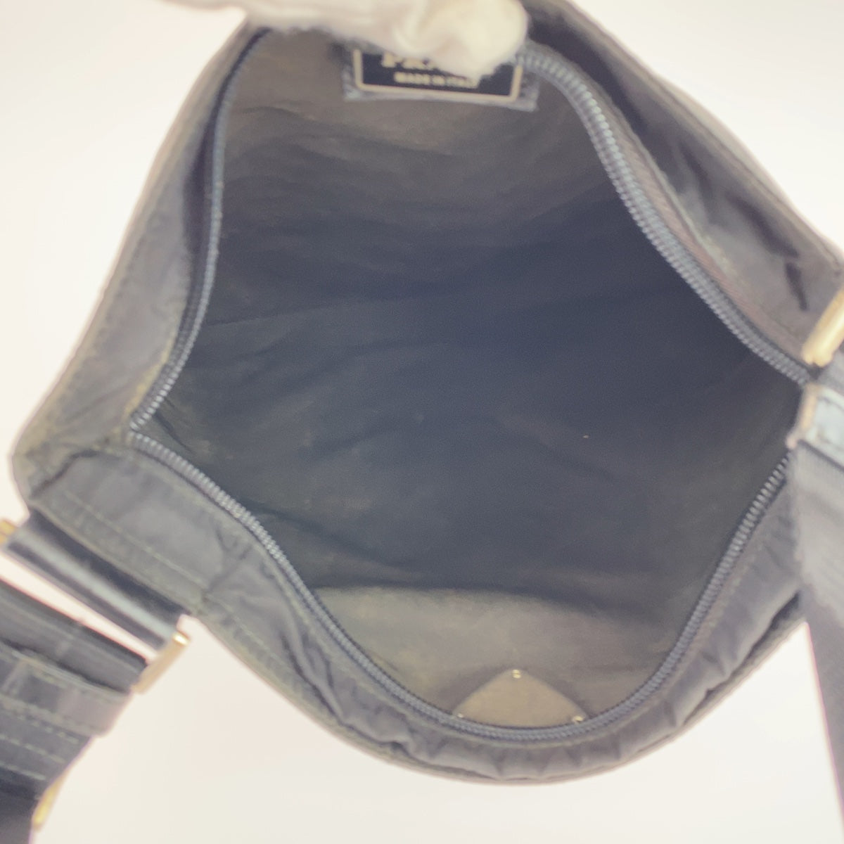 10600
PRADA プラダ テスート 三角ロゴプレート ブラック シルバー金具 ナイロン 斜め掛け ショルダーバッグ メッセンジャーバッグ  メンズ