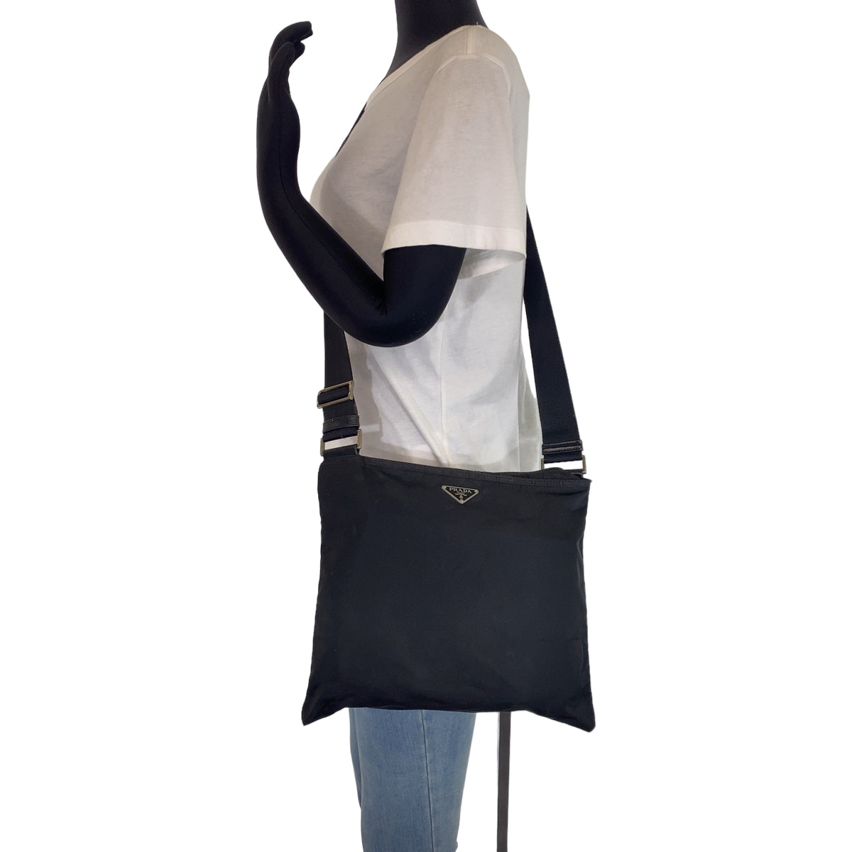 10600
PRADA プラダ テスート 三角ロゴプレート ブラック シルバー金具 ナイロン 斜め掛け ショルダーバッグ メッセンジャーバッグ  メンズ