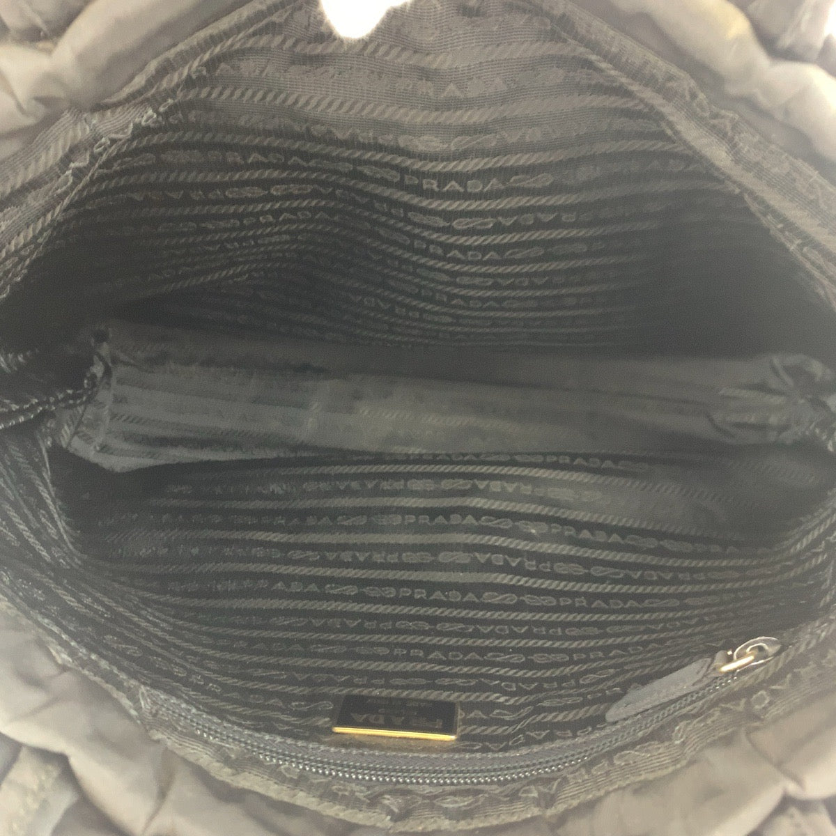 10604
PRADA プラダ テスート 三角ロゴプレート ブラック ゴールド金具 ナイロン トートバッグ ハンドバッグ  レディース