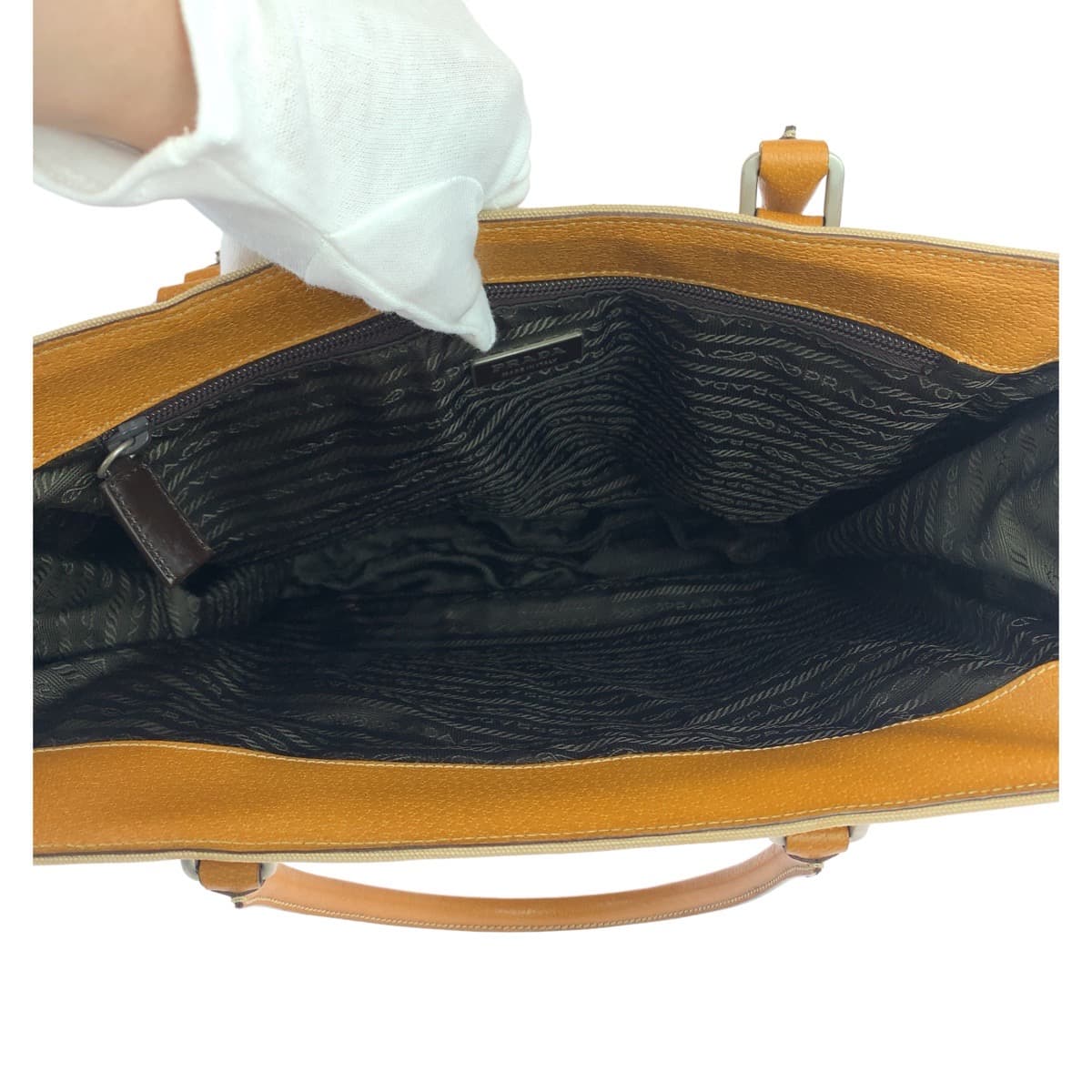 10611
PRADA プラダ 三角ロゴプレート 男女兼用 ベージュ キャメル シルバー金具 キャンバス / レザー トートバッグ ハンドバッグ  メンズ