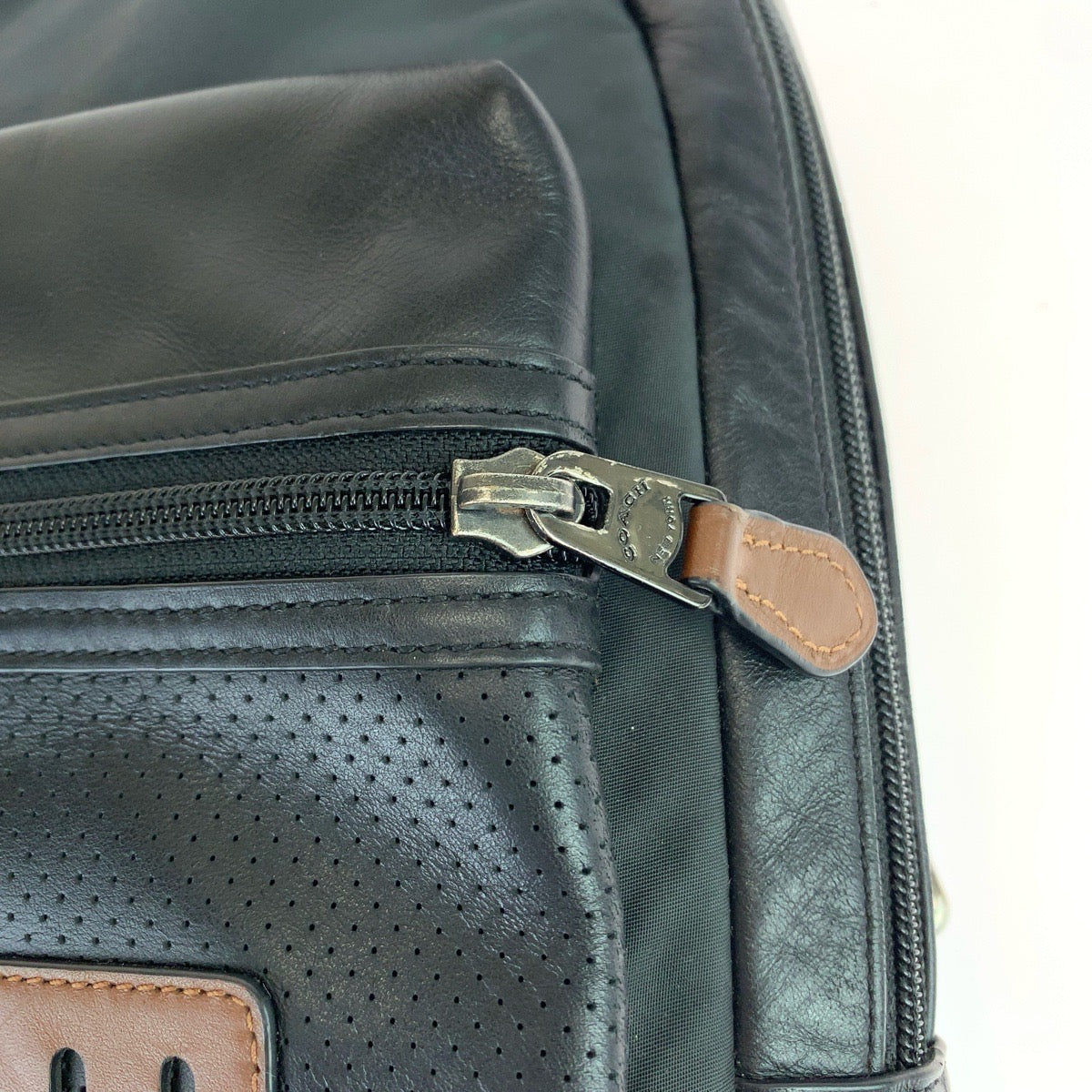 12528
COACH コーチ カーキ ブラック 黒 シルバー金具 ナイロン F56877 ボディバッグ バムバッグ ショルダーバッグ   メンズ