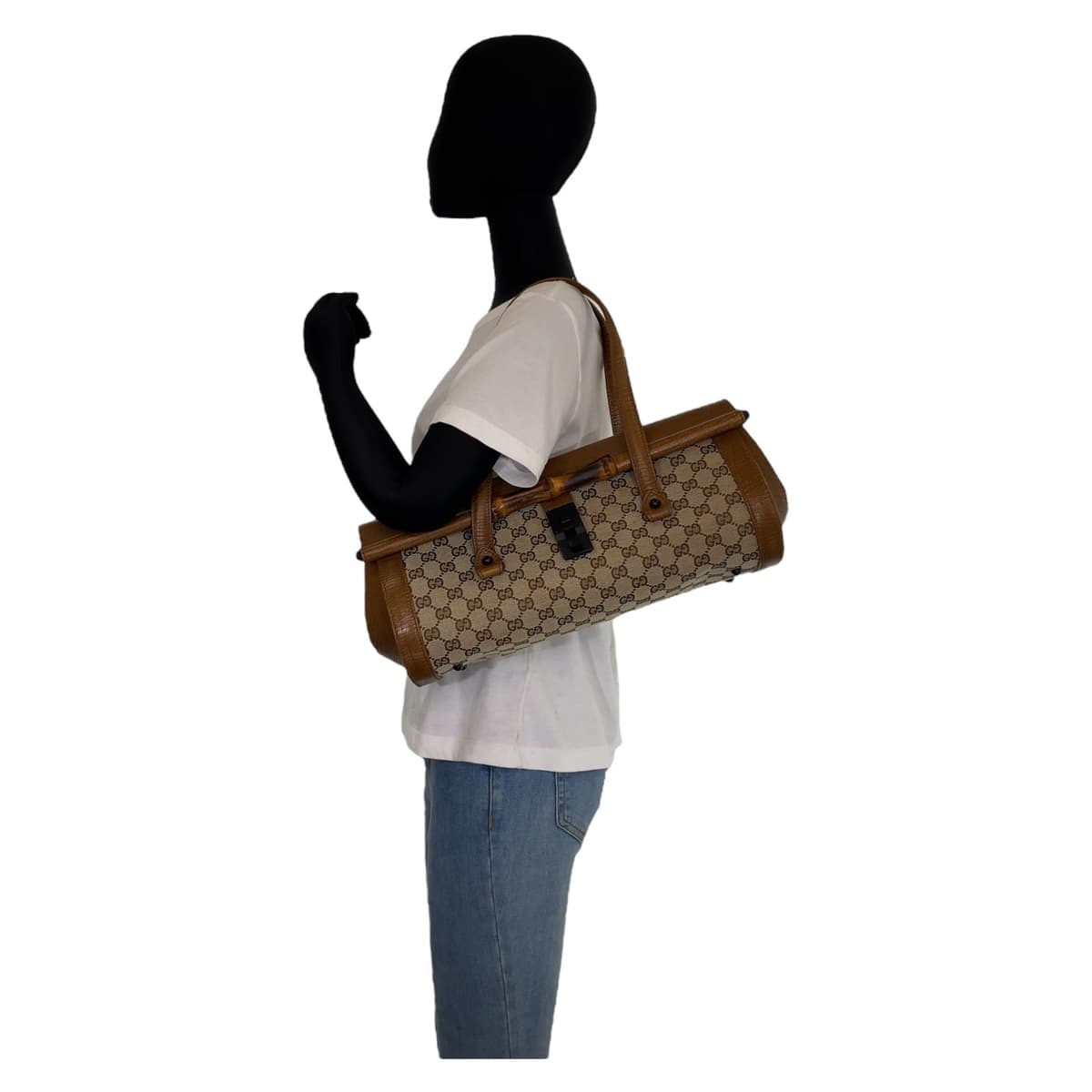 10650
GUCCI グッチ バンブー ブラウン 茶 キャメル ベージュ ブラック金具 GGキャンバス 111715 ショルダーバッグ  筒型 肩掛け  レディース