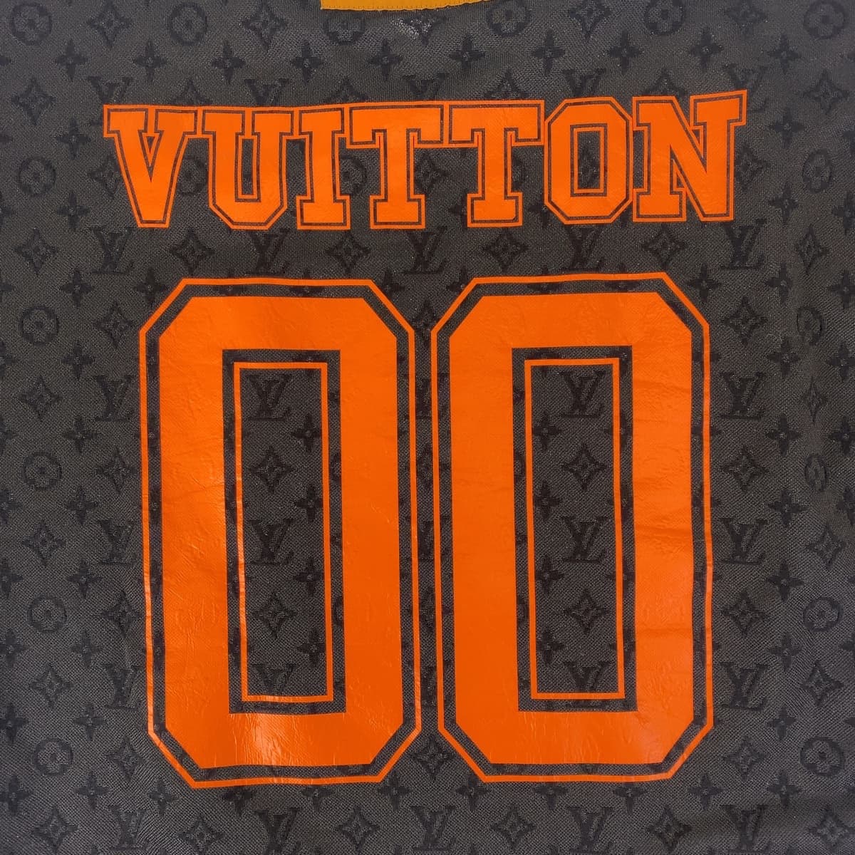 LOUIS VUITTON ルイヴィトン モノグラム スポーティ サイズXL ブラック 黒 オレンジ コットン / ポリエステル RM231 VV4 HOY67W 半袖Ｔシャツ Vネック  メンズ