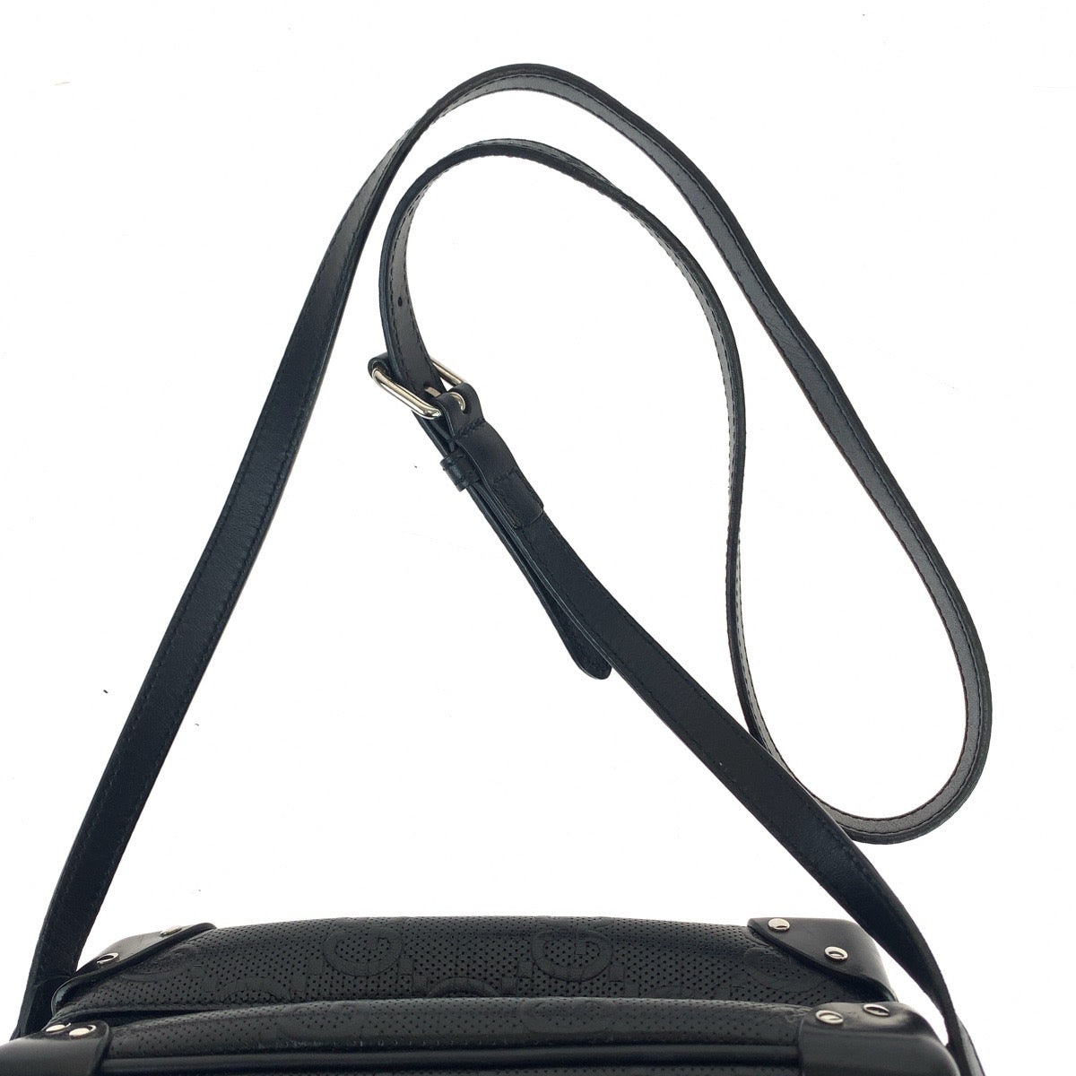 11032
GUCCI グッチ GGエンボス ブラック シルバー金具 レザー 626363 斜め掛け ショルダーバッグ ソフトトランク  メンズ