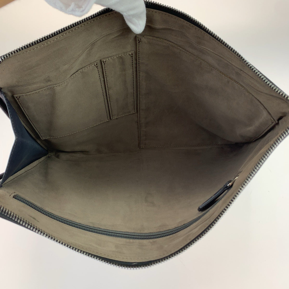 11040
Berluti ベルルッティ カリグラフィ オーグランジュール グレー ガンメタ金具 レザー クラッチバッグ セカンドバッグ  メンズ