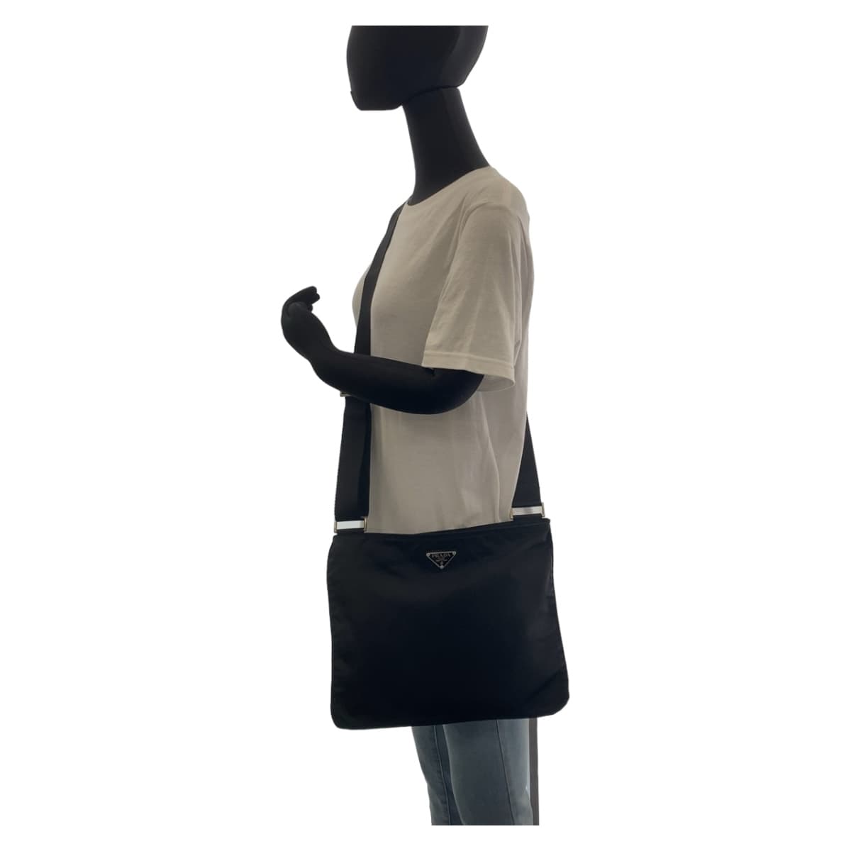 12485
PRADA プラダ テスート 三角ロゴプレート ブラック 黒 シルバー金具 ナイロン 斜め掛け ショルダーバッグ メッセンジャーバッグ 男女兼用  メンズ