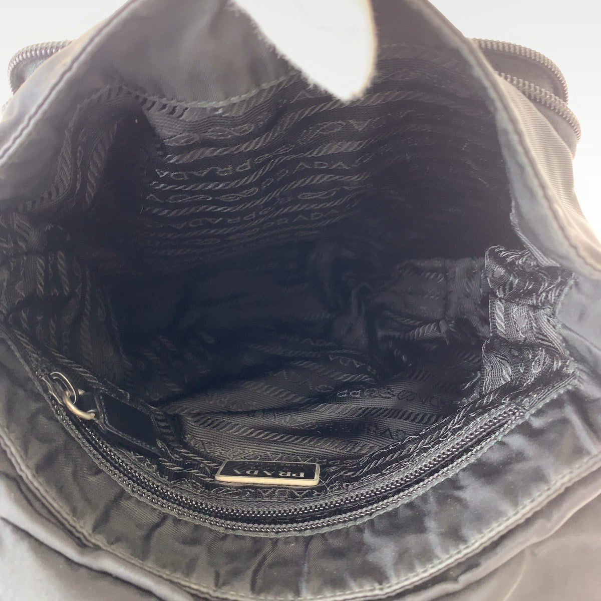 11074
PRADA プラダ テスート 三角ロゴプレート ブラック 黒 シルバー金具 ナイロン 斜め掛け ショルダーバッグ ポシェット  レディース