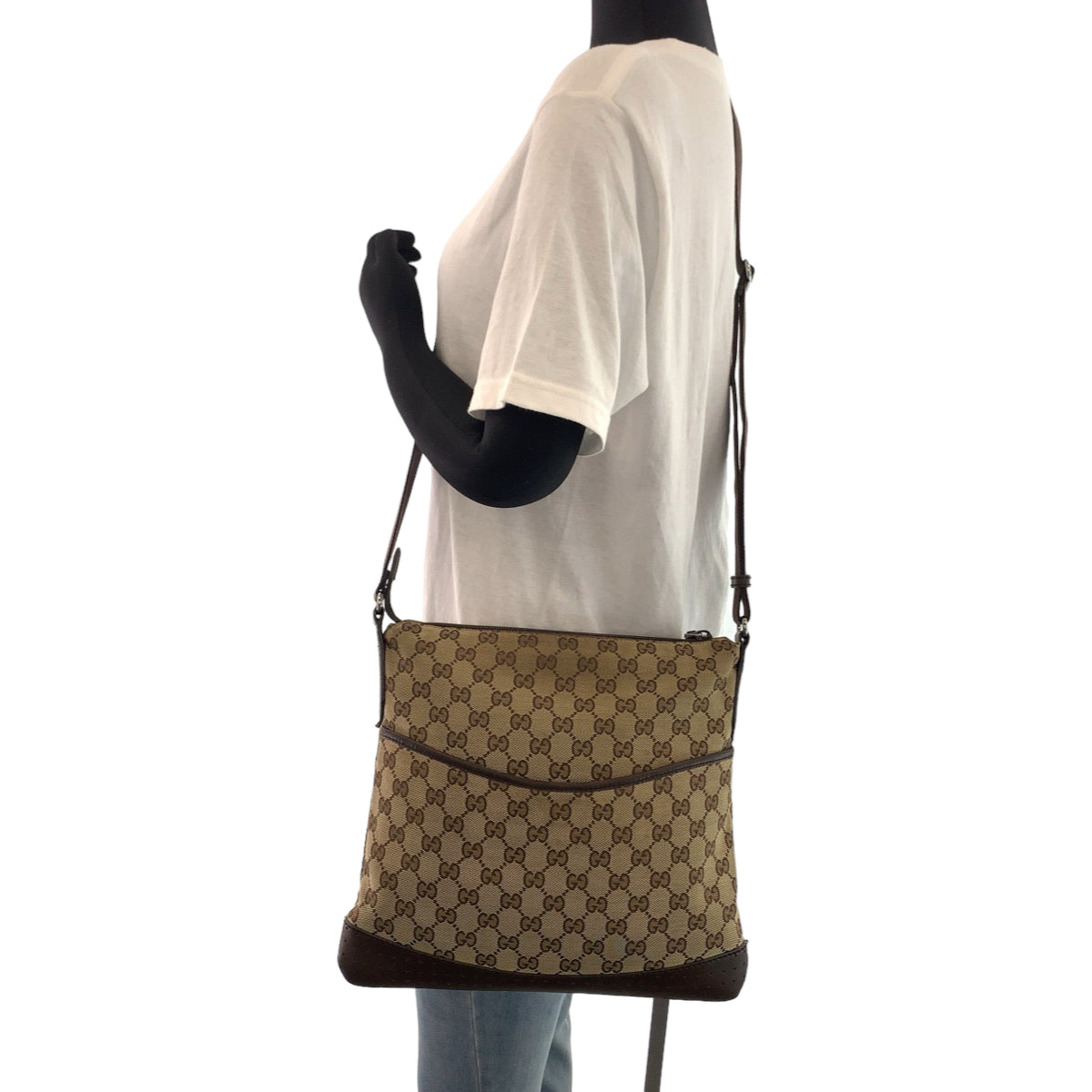 11076
GUCCI グッチ 男女兼用 ブラウン シルバー金具 GGキャンバス / レザー 145857 斜め掛け ショルダーバッグ メッセンジャーバッグ  メンズ