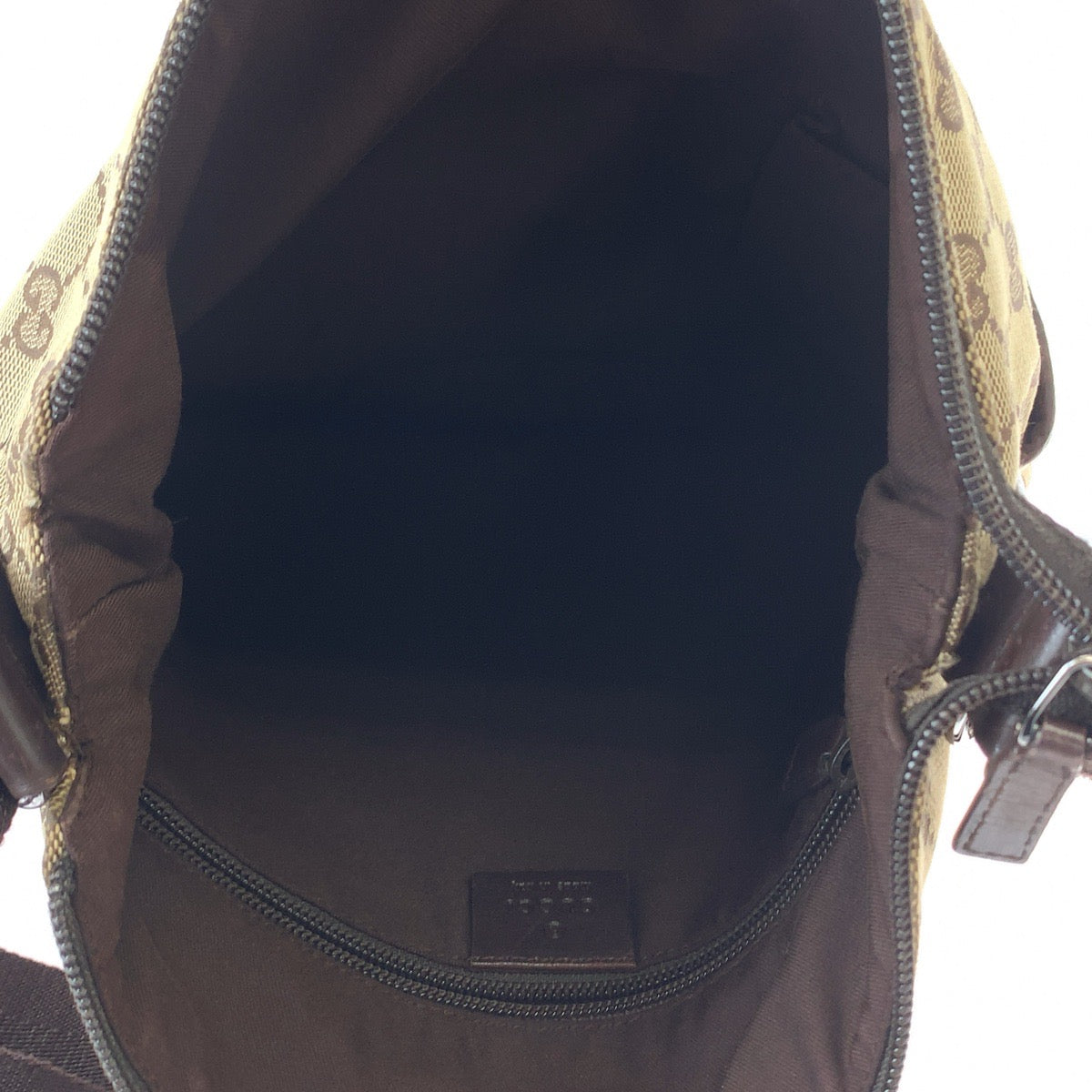 11076
GUCCI グッチ 男女兼用 ブラウン シルバー金具 GGキャンバス / レザー 145857 斜め掛け ショルダーバッグ メッセンジャーバッグ  メンズ