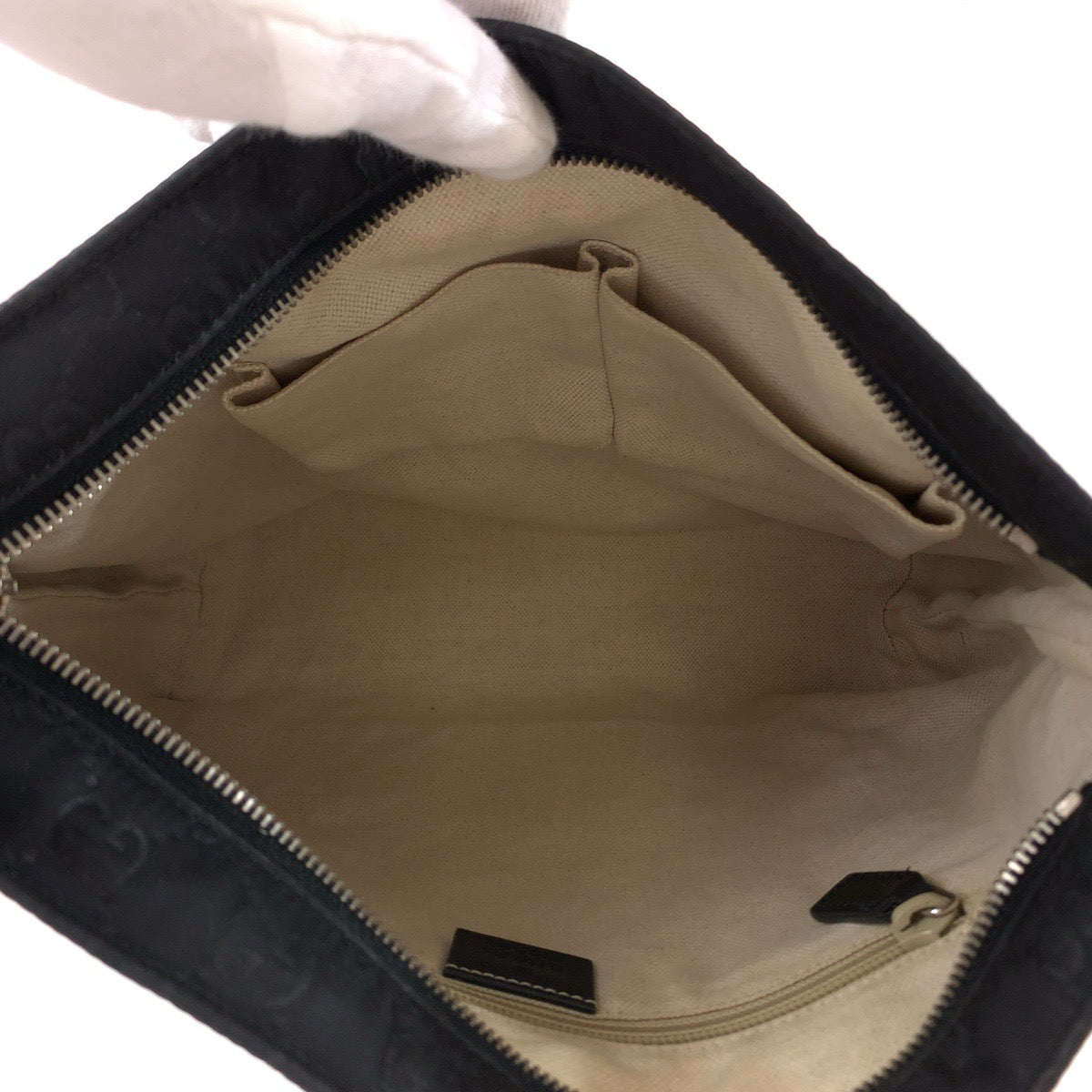 11078
GUCCI グッチ エンボスナイロン GG柄 ブラック シルバー金具 ナイロン / レザー 314529 斜め掛け ショルダーバッグ メッセンジャーバッグ  メンズ