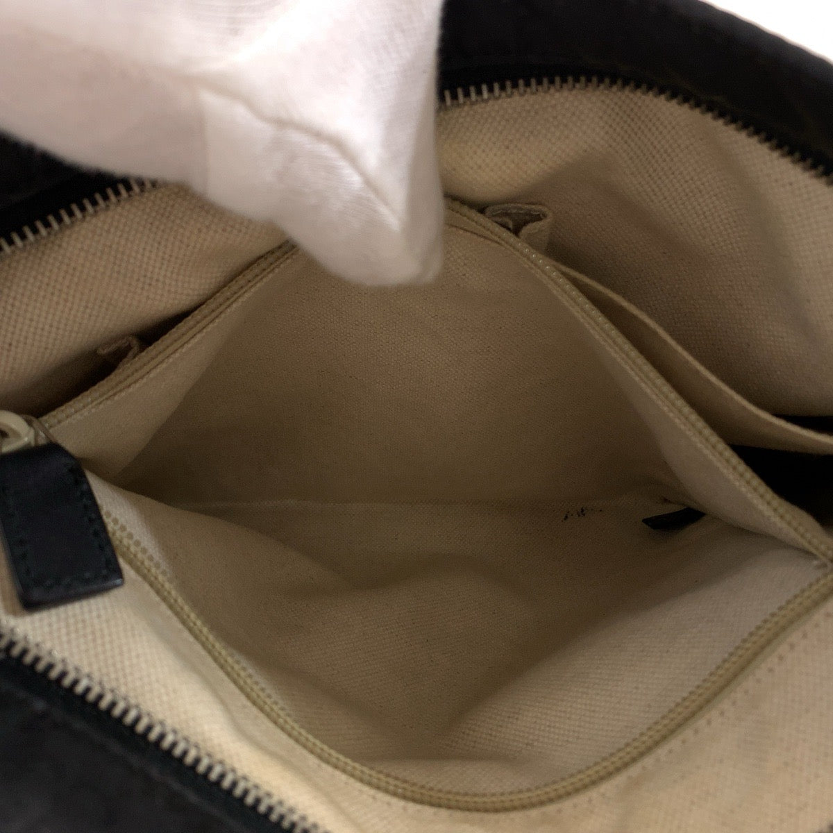 11078
GUCCI グッチ エンボスナイロン GG柄 ブラック シルバー金具 ナイロン / レザー 314529 斜め掛け ショルダーバッグ メッセンジャーバッグ  メンズ