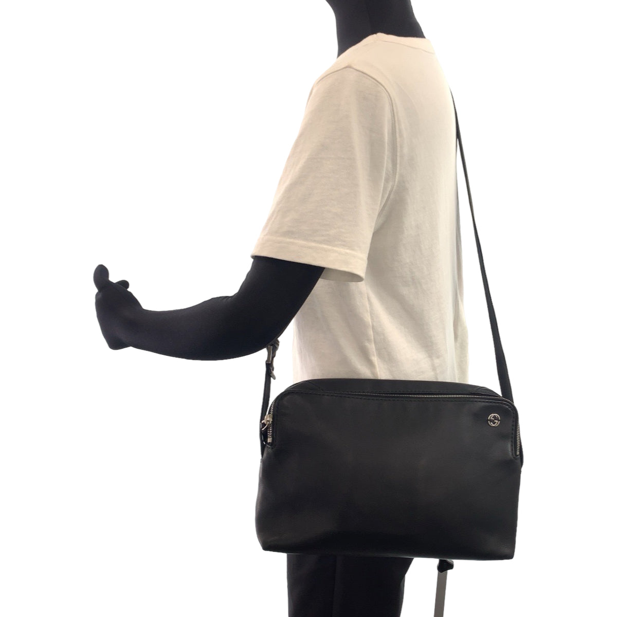 11096
GUCCI グッチ インターロッキング ブラック シルバー金具 レザー 256299 ショルダーバッグ メッセンジャーバッグ  メンズ