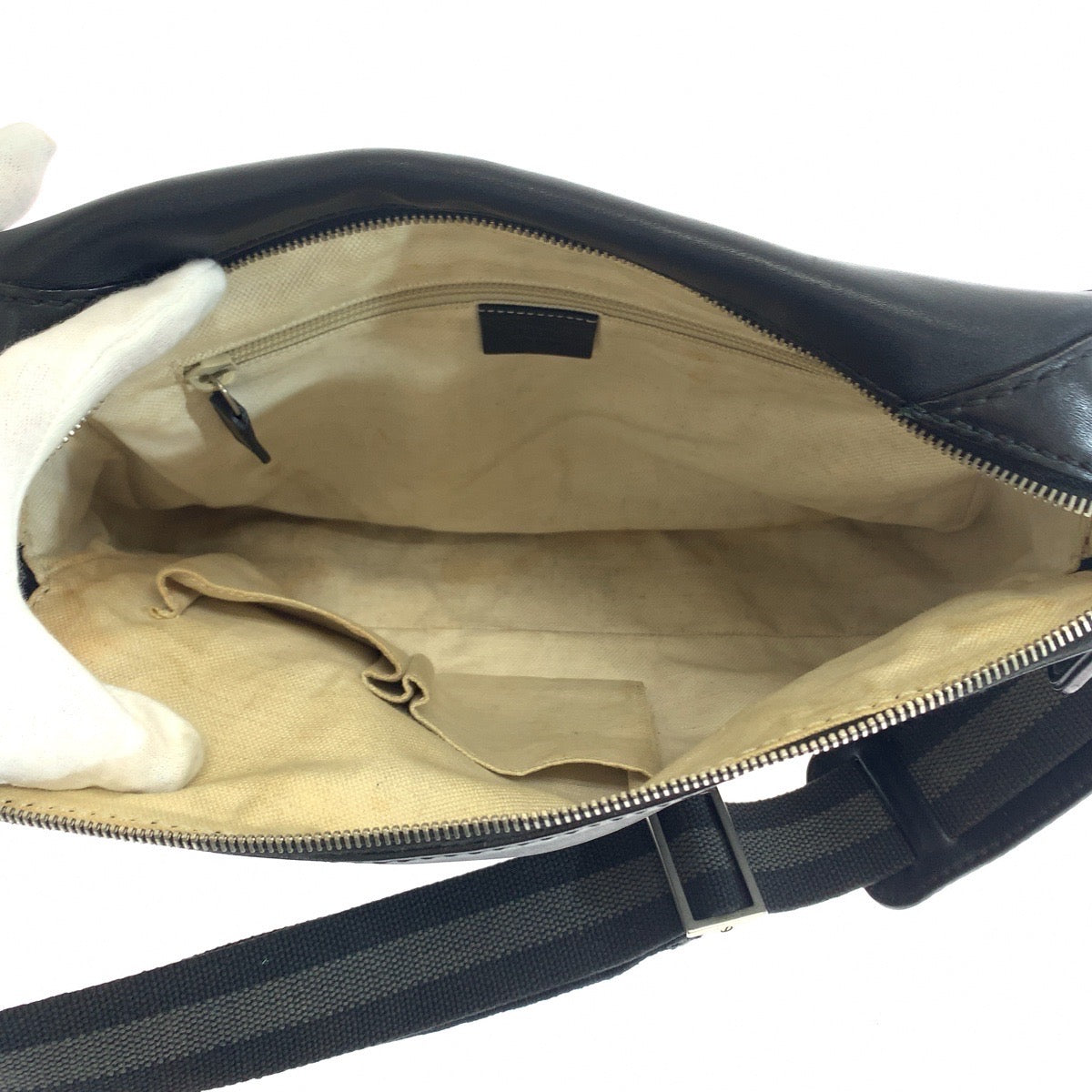 11096
GUCCI グッチ インターロッキング ブラック シルバー金具 レザー 256299 ショルダーバッグ メッセンジャーバッグ  メンズ