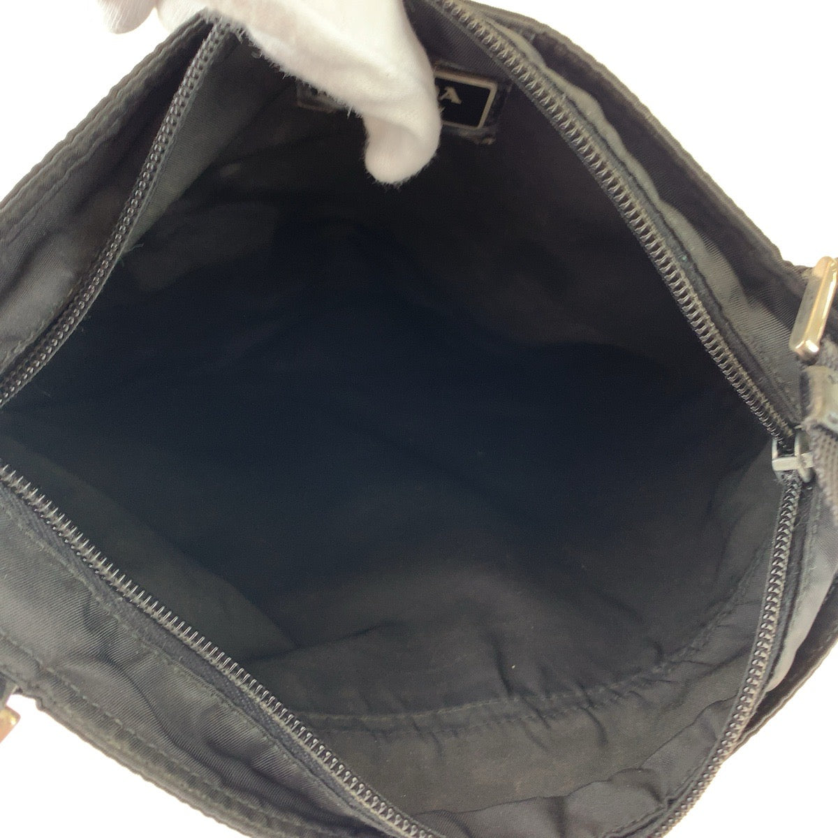 12482
PRADA プラダ テスート 三角ロゴプレート ブラック 黒 シルバー金具 ナイロン 斜め掛け ショルダーバッグ メッセンジャーバッグ  メンズ
