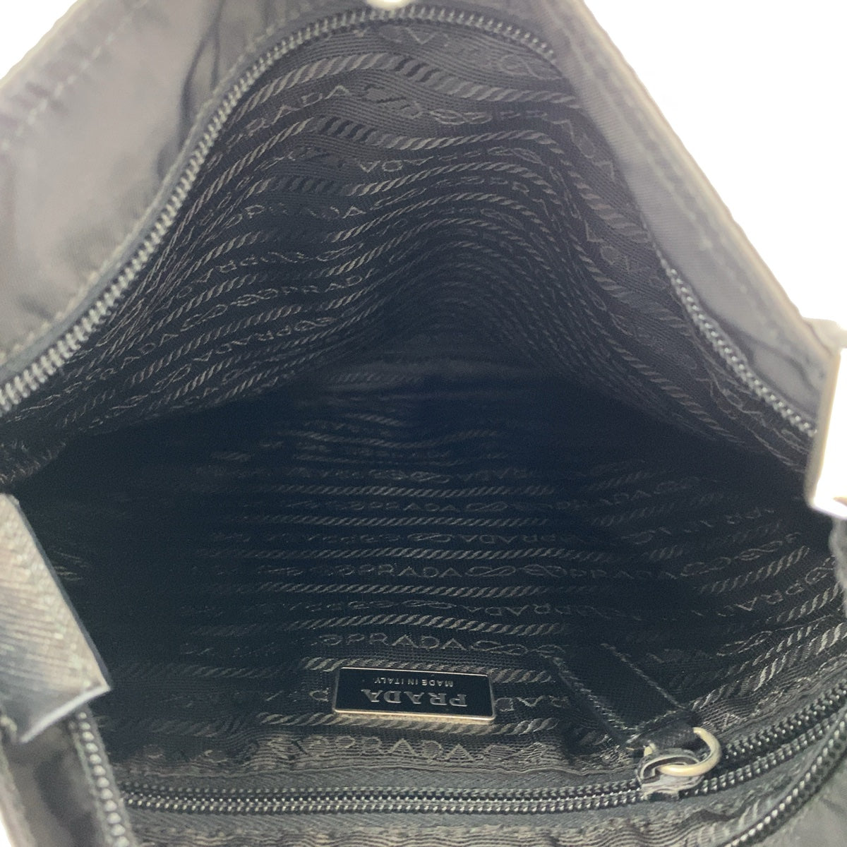 11110
PRADA プラダ テスート 三角ロゴプレート ブラック 黒 シルバー金具 ナイロン 斜め掛け ショルダーバッグ  レディース