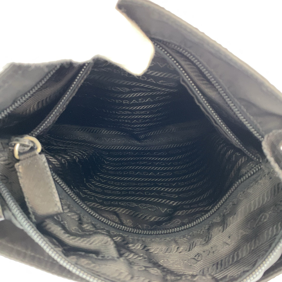11110
PRADA プラダ テスート 三角ロゴプレート ブラック 黒 シルバー金具 ナイロン 斜め掛け ショルダーバッグ  レディース