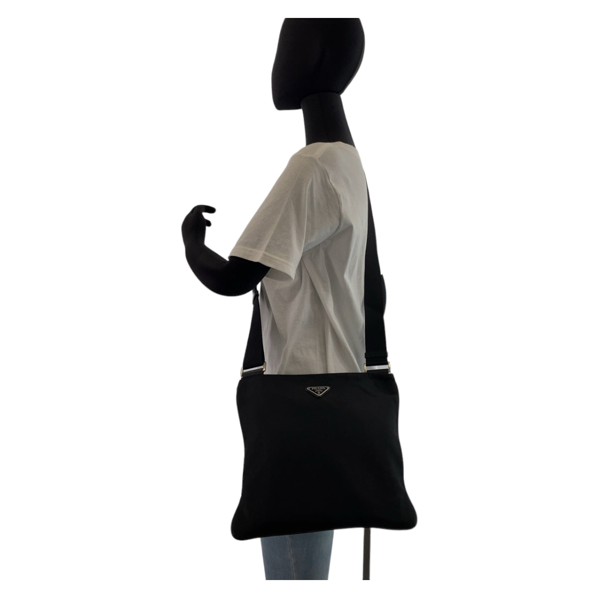 11110
PRADA プラダ テスート 三角ロゴプレート ブラック 黒 シルバー金具 ナイロン 斜め掛け ショルダーバッグ  レディース