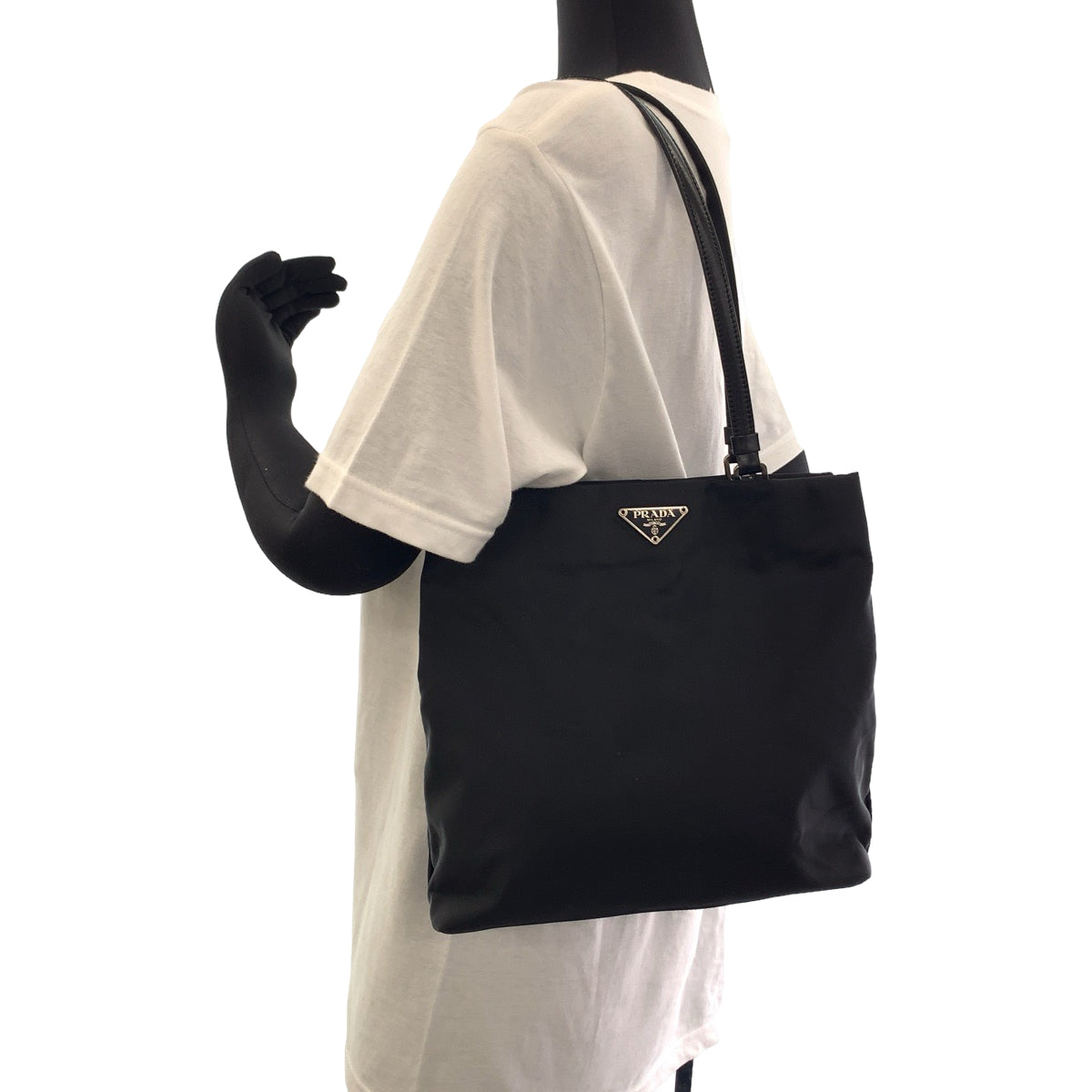 11111
PRADA プラダ テスート 三角ロゴプレート ブラック 黒 シルバー金具 ナイロン トートバッグ ショルダーバッグ  レディース