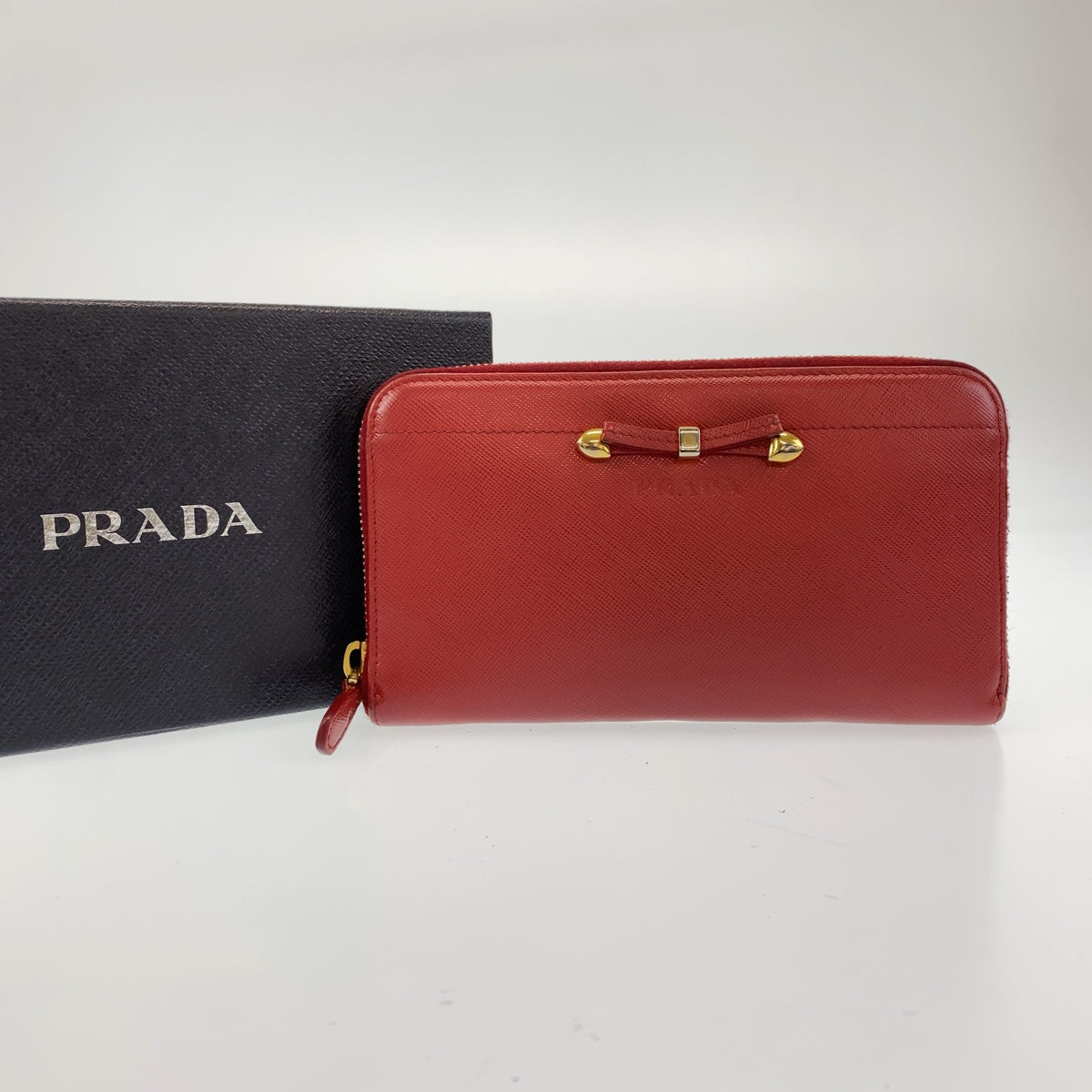 11161
PRADA プラダ サフィアーノレザー リボン レッド ゴールド金具 レザー 長財布 ラウンドファスナー  レディース