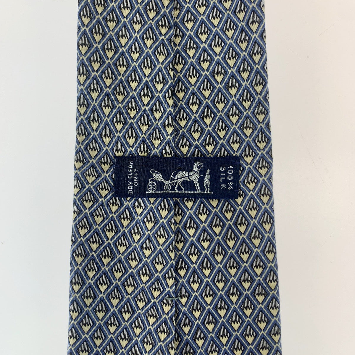 12477
HERMES エルメス ダイヤ柄 ブルー ホワイト シルク ネクタイ 剣先9cm メンズ ABP5