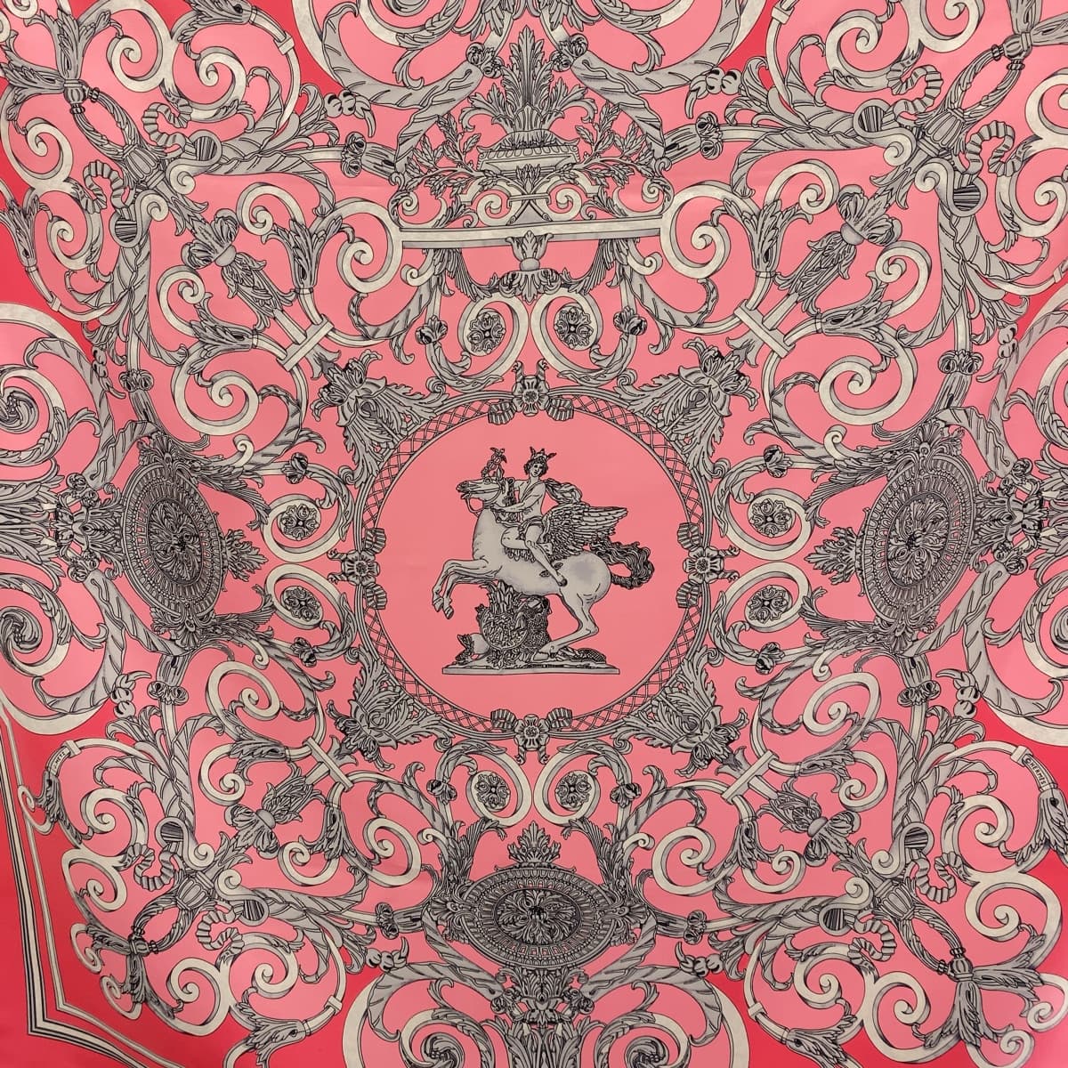 11214
HERMES エルメス LES TUILERIES カレ90 ピンク マルチカラー シルク スカーフ  レディース
