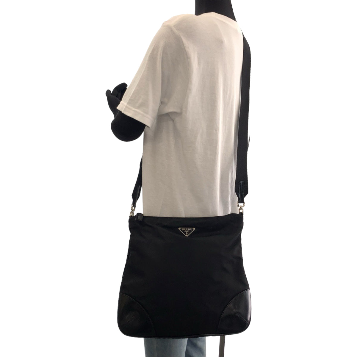 11228
PRADA プラダ テスート 三角ロゴプレート ブラック 黒 シルバー金具 ナイロン ショルダーバッグ 斜め掛け メッセンジャーバッグ  メンズ AB19