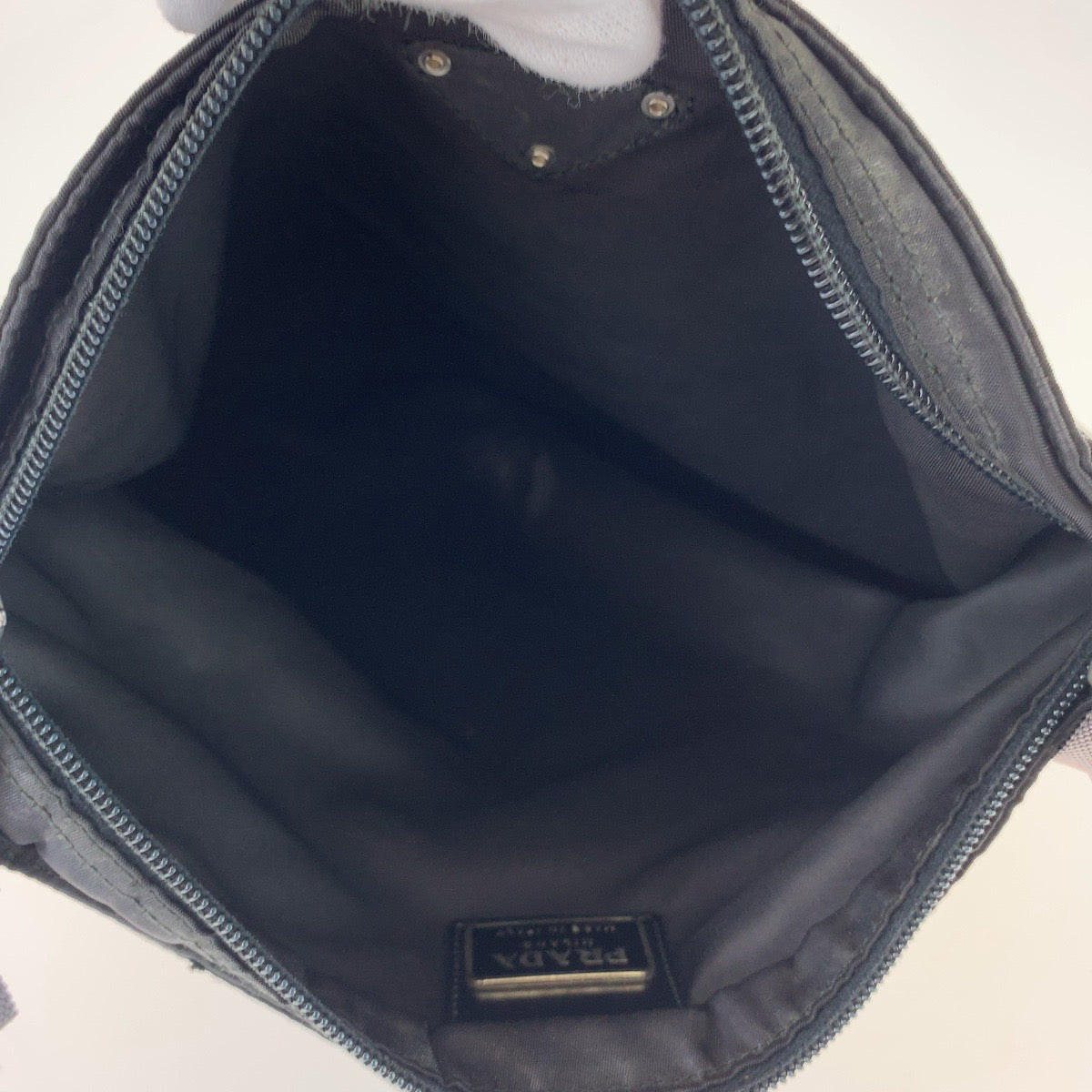 11229
PRADA プラダ テスート 三角ロゴプレート ブラック 黒 シルバー金具 ナイロン ショルダーバッグ 斜め掛け  レディース