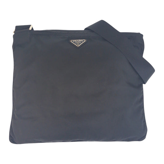 PRADA プラダ テスート 三角ロゴプレート ブラック 黒 シルバー金具 ナイロン 42 斜め掛け ショルダーバッグ 男女兼用  レディース AB30
