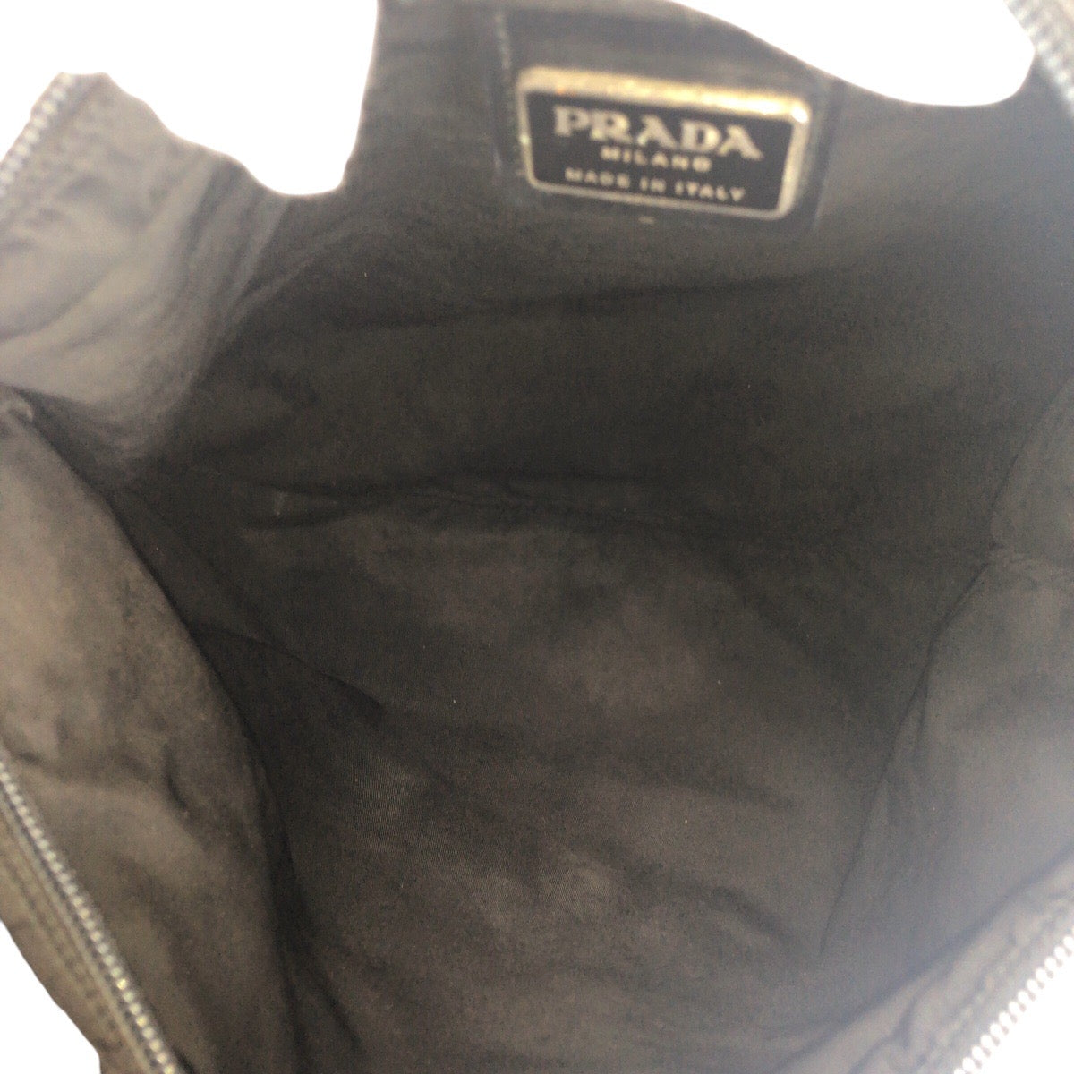 PRADA プラダ テスート 三角ロゴプレート ブラック 黒 シルバー金具 ナイロン 42 斜め掛け ショルダーバッグ 男女兼用  レディース AB30