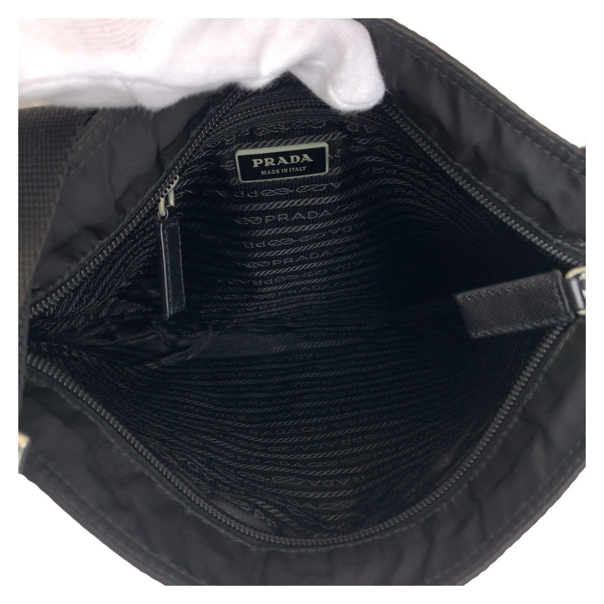 11240
PRADA プラダ テスート 三角ロゴプレート ブラック 黒 シルバー金具 ナイロン 斜め掛け ショルダーバッグ メッセンジャーバッグ  メンズ ABP28