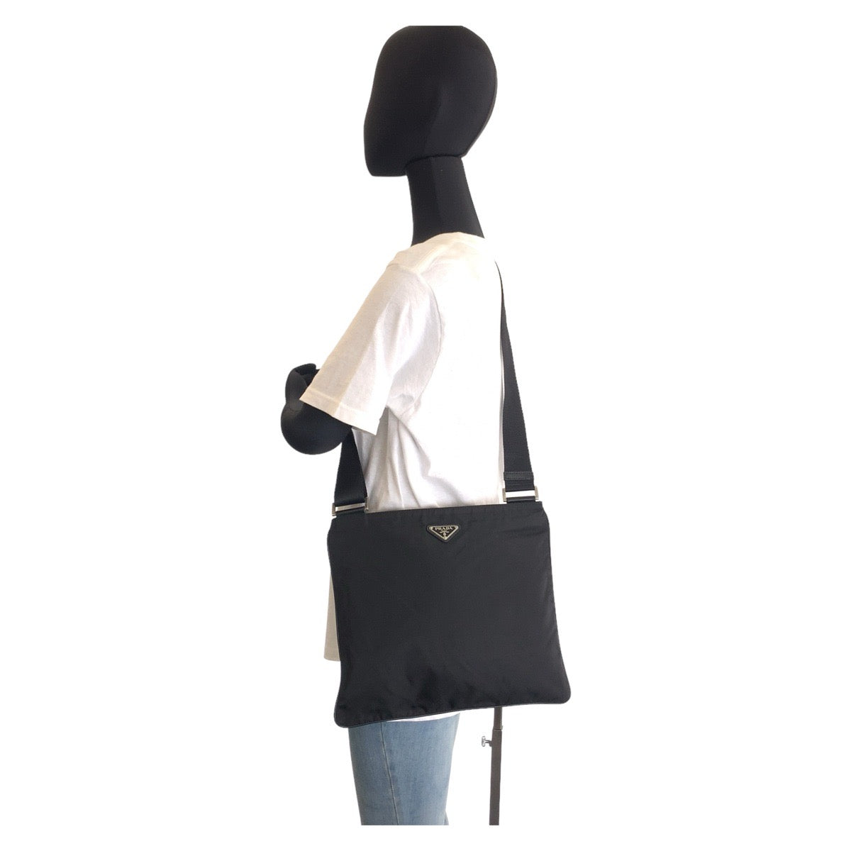 11240
PRADA プラダ テスート 三角ロゴプレート ブラック 黒 シルバー金具 ナイロン 斜め掛け ショルダーバッグ メッセンジャーバッグ  メンズ ABP28
