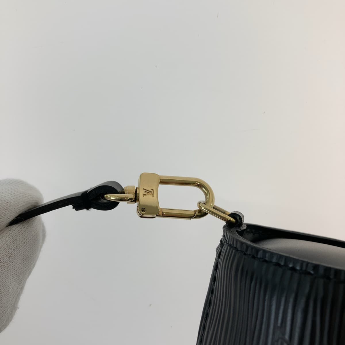 2455
LOUIS VUITTON ルイヴィトン エピ スフロ ポーチのみ ブラック 黒 ゴールド金具 レザー M52222 ハンドバッグ アクセサリーポーチ  レディース