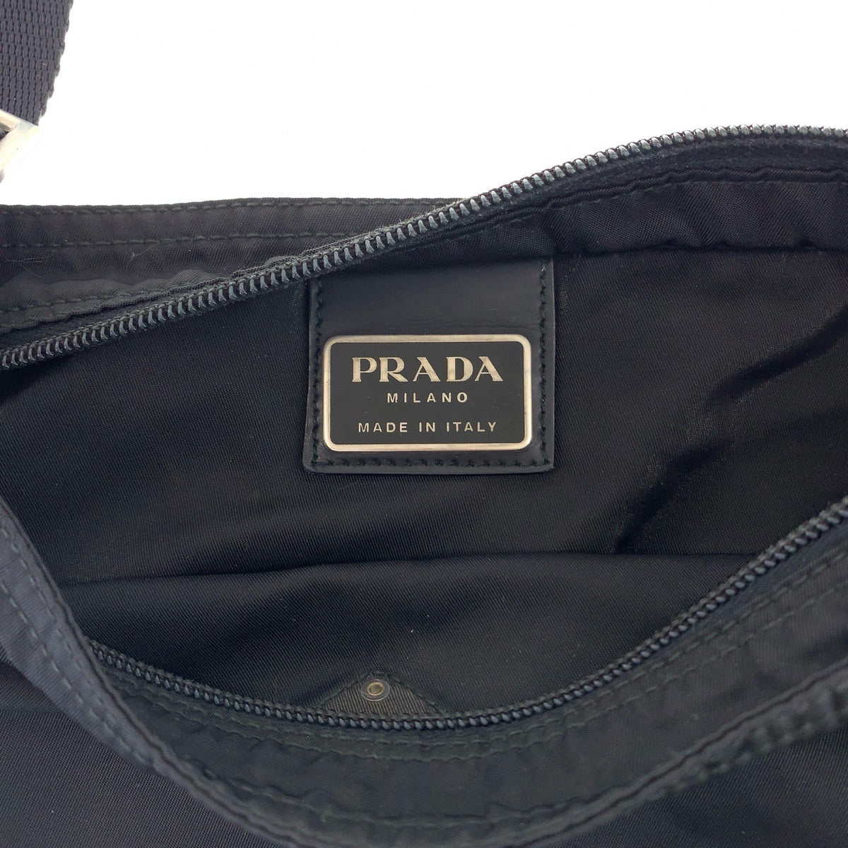 12452
PRADA プラダ テスート 三角ロゴプレート 男女兼用 ブラック 黒 シルバー金具 ナイロン ショルダーバッグ ポシェット  メンズ