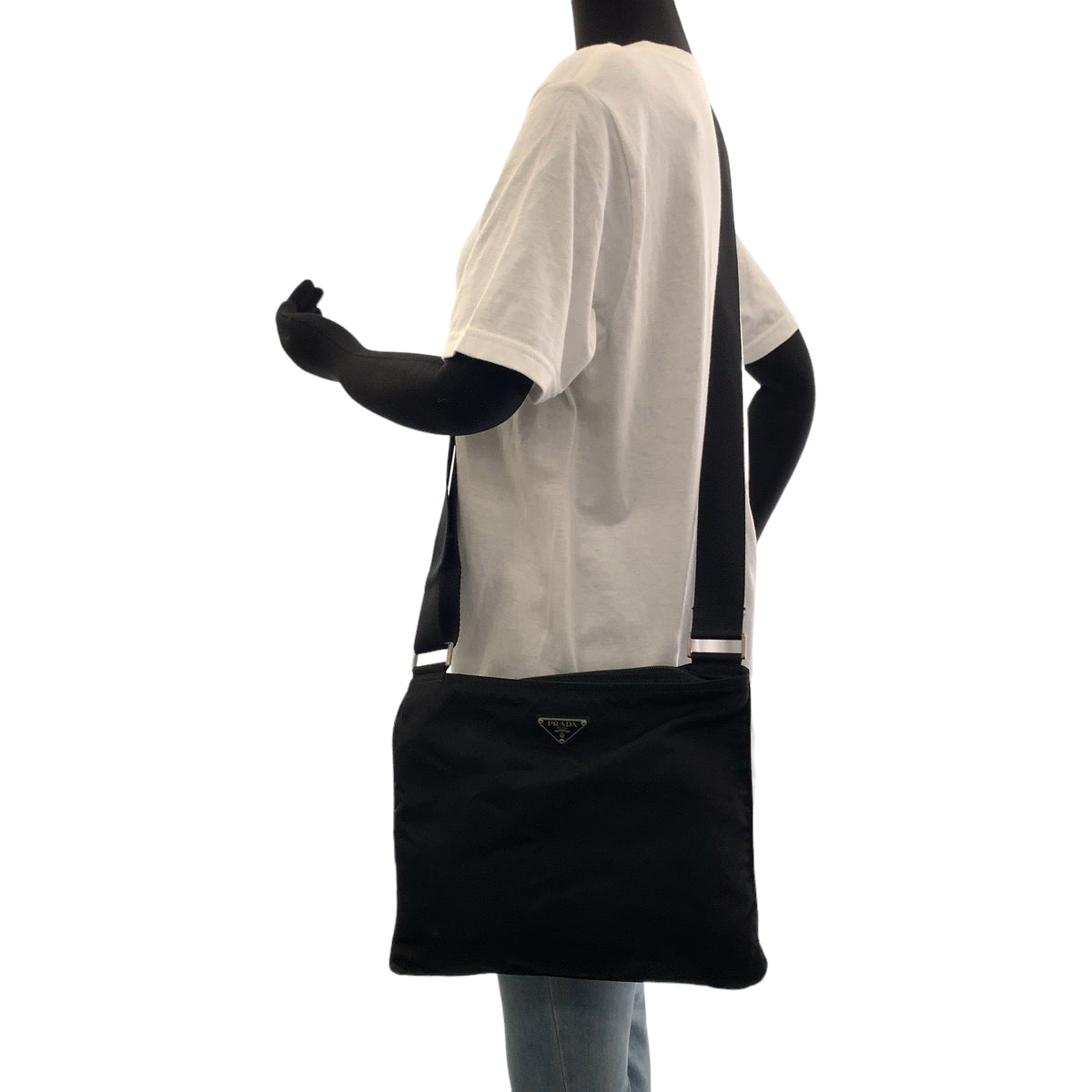 12452
PRADA プラダ テスート 三角ロゴプレート 男女兼用 ブラック 黒 シルバー金具 ナイロン ショルダーバッグ ポシェット  メンズ