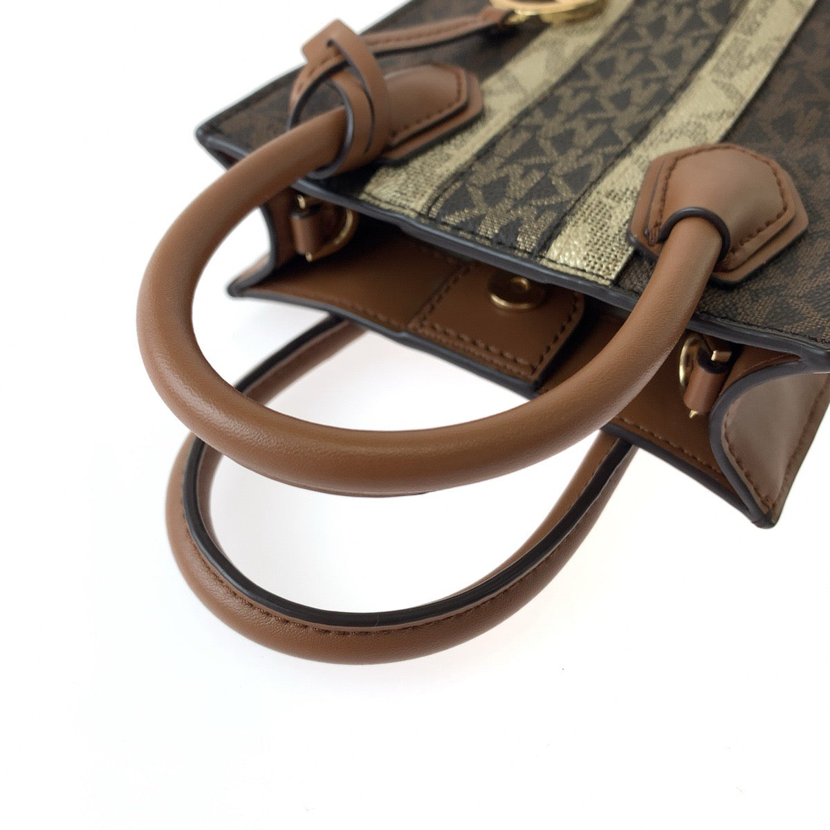 11294
Michael Kors マイケルコース MKシグネチャー ブラウン ゴールド金具 PVC ショルダーバッグ ハンドバッグ ポシェット 斜め掛け  レディース