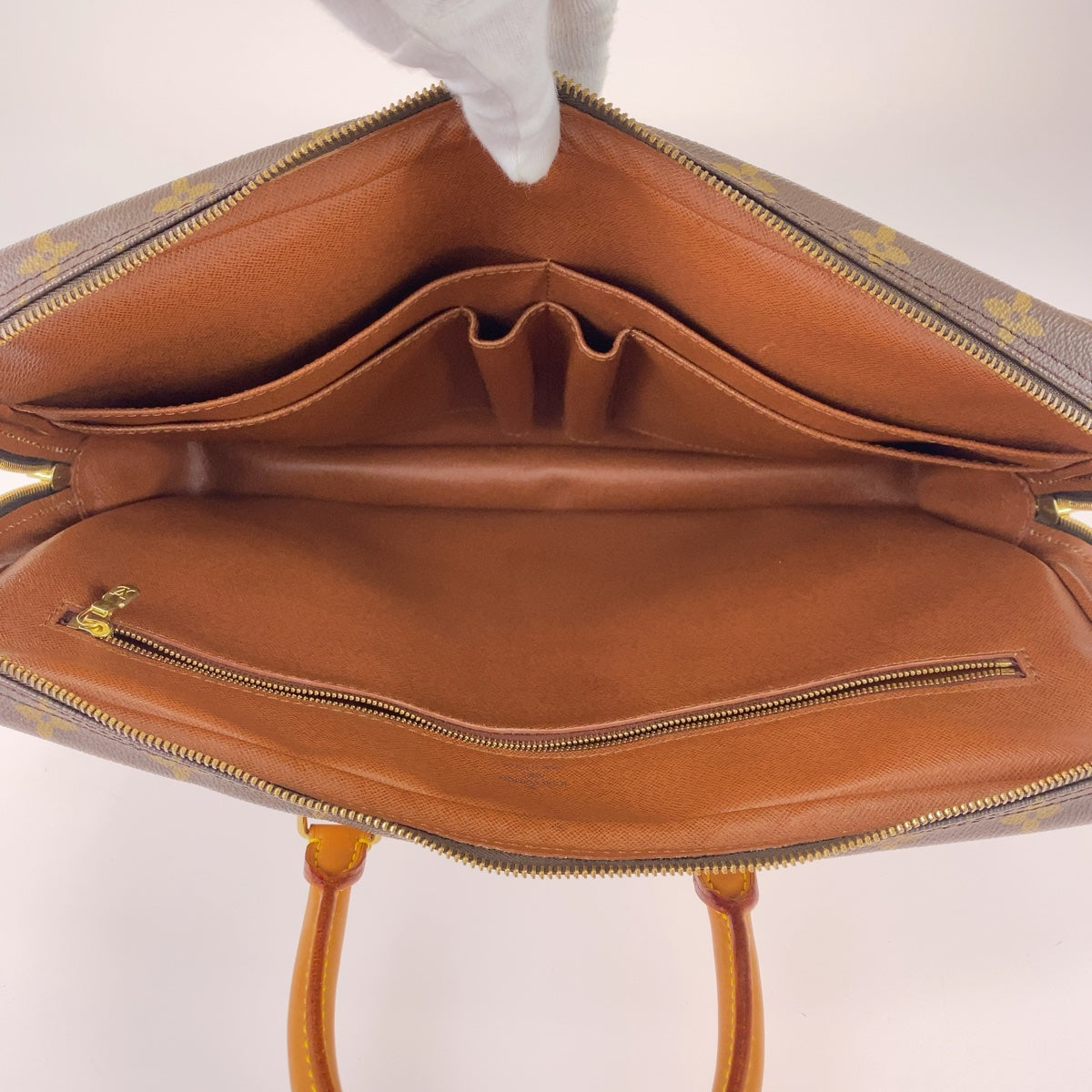 11505
LOUIS VUITTON ルイヴィトン モノグラム ポルトドキュマン ヴォワヤージュ ブラウン ベージュ ゴールド金具 PVC / レザー M53361 ビジネスバッグ ブリーフケース A4収納  メンズ