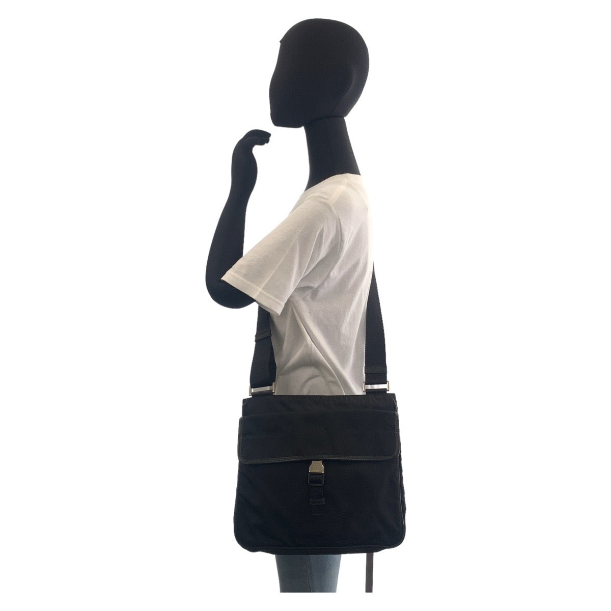 11587
PRADA プラダ テスート 三角ロゴプレート ブラック シルバー金具 ナイロン 斜め掛け ショルダーバッグ メッセンジャーバッグ  メンズ ABP24